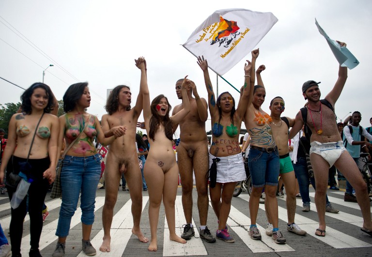 Desnudos protestan estudiantes en Colombia (+Fotos) .